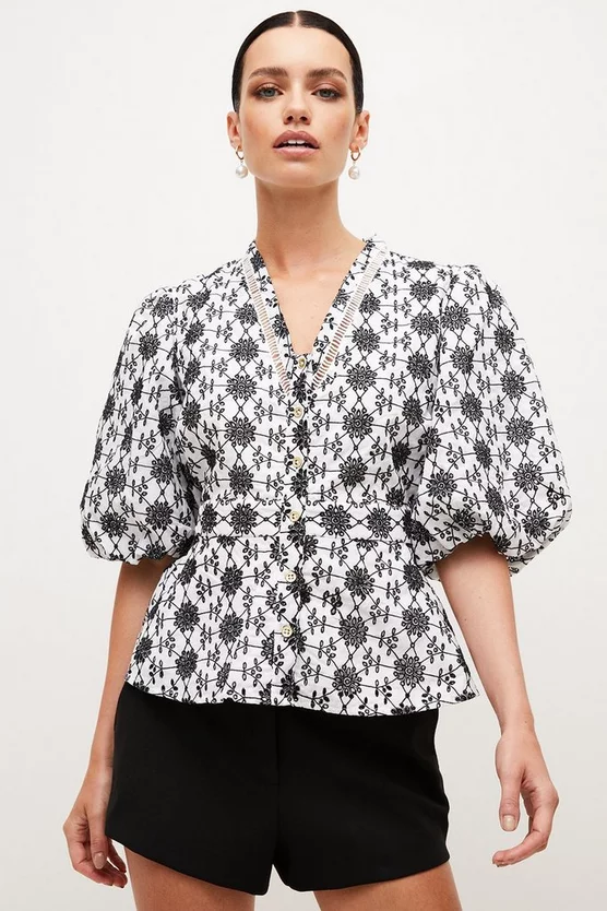 Promo โ Karen Millen Petite Contrast Cotton Broderie Woven Blouse - mono ๐ 6 Promo โ Karen Millen Petite Contrast Cotton Broderie Woven Blouse - mono ๐ - Image 4